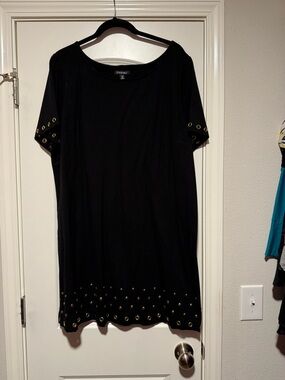 Roz & Ali Black Short Sleeve Tunic with Gold Eyelet Trim